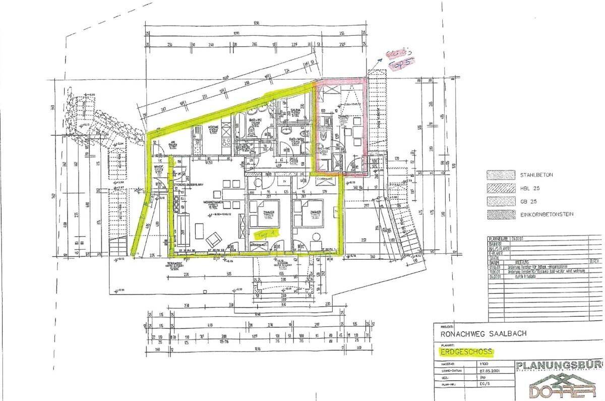 Grundriss des Erdgeschosses mit gelb und rot markierten Bereichen, Terrasse und Garten.