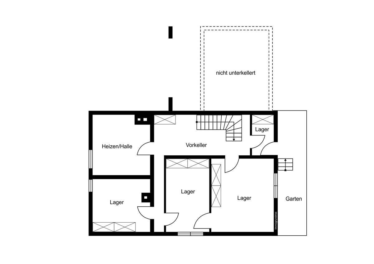 Grundriss des Untergeschosses mit Lagerräumen, Heizraum und Zugang zum Garten.