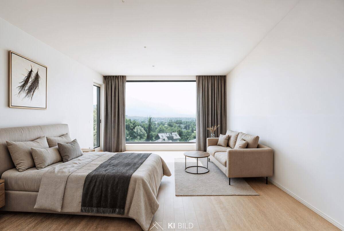 Geräumiges Schlafzimmer mit Doppelbett, Sitzbereich und weitem Ausblick durch große Fenster.