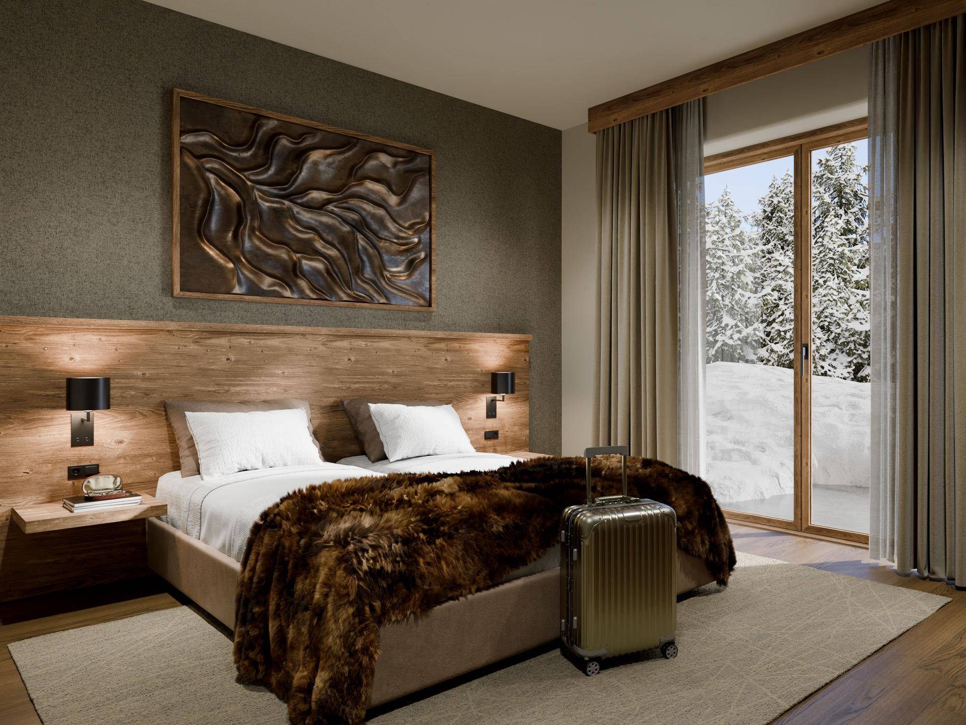 Schlafzimmer mit Holzkopfteil, großem Bett und Zugang zu einem Balkon mit Winterblick.