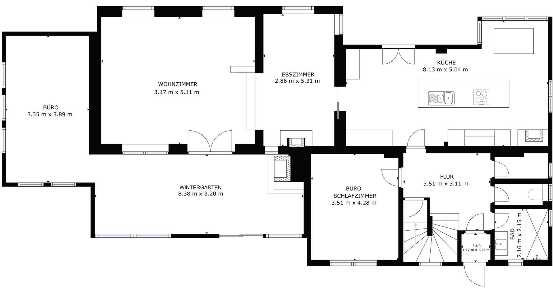 Grundriss des Erdgeschosses mit Wohnzimmer, Esszimmer, Küche und Wintergarten.
