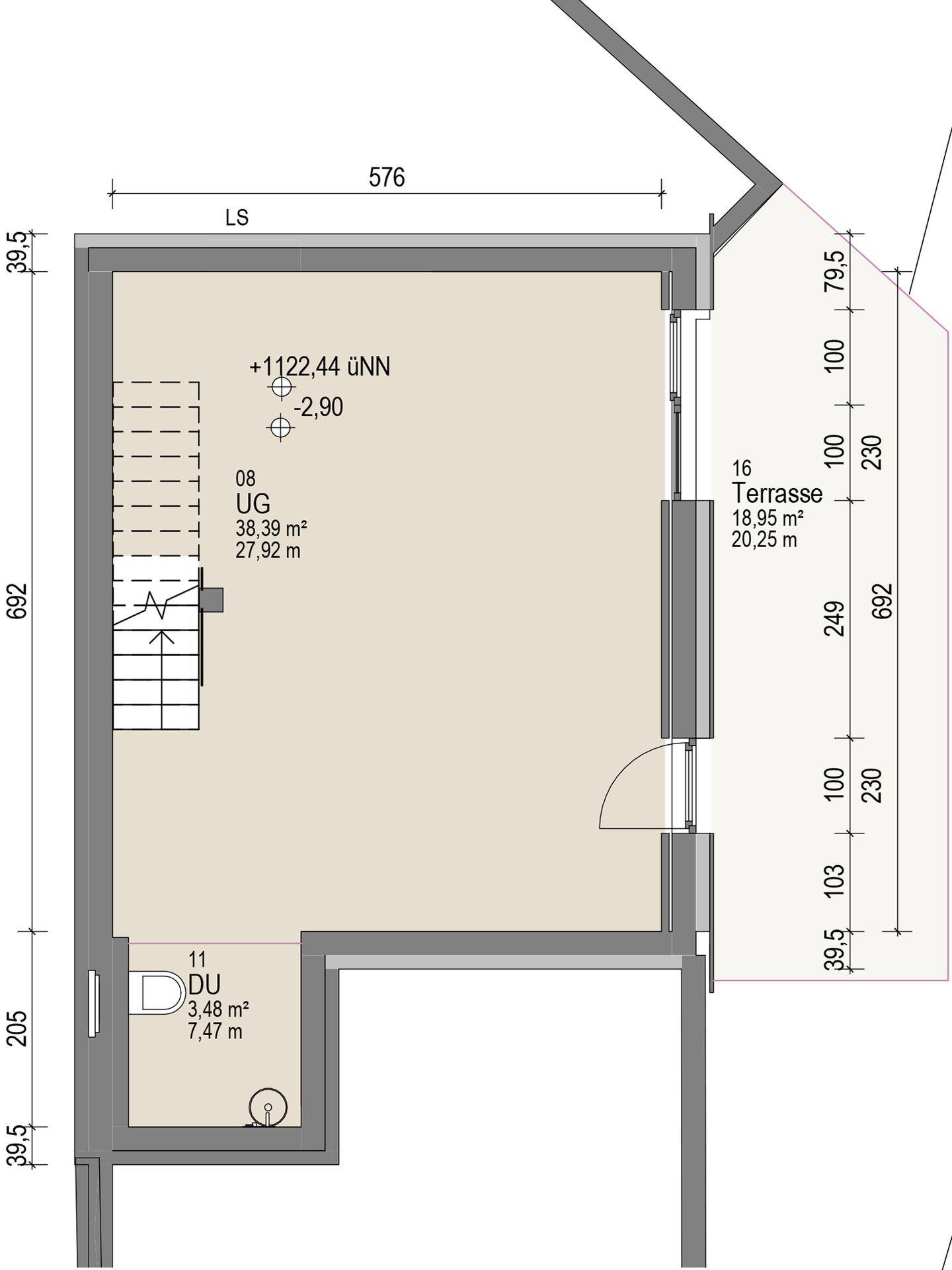 Grundriss des Untergeschosses mit Kellerraum, Dusche und Zugang zur Terrasse.