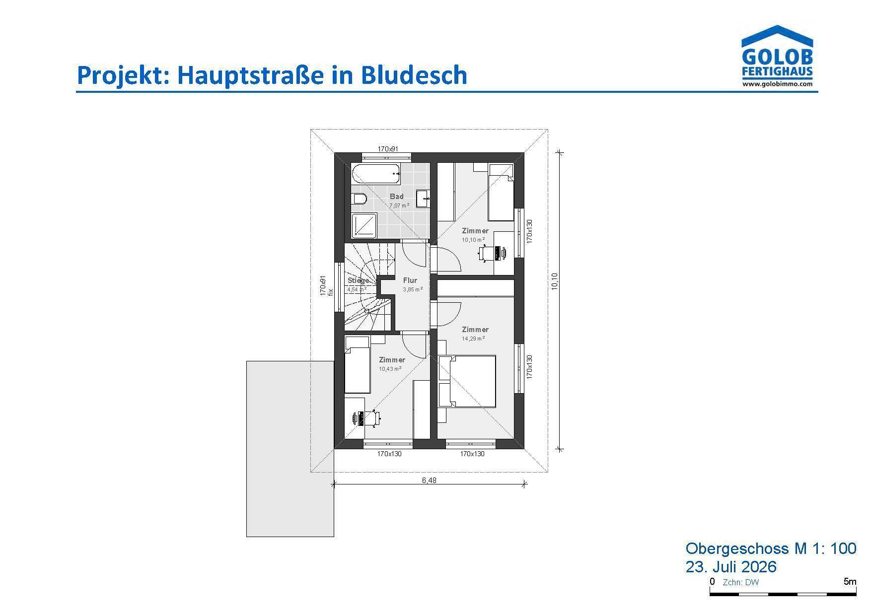 Grundriss des Obergeschosses mit drei Schlafzimmern, einem Badezimmer und Flur.