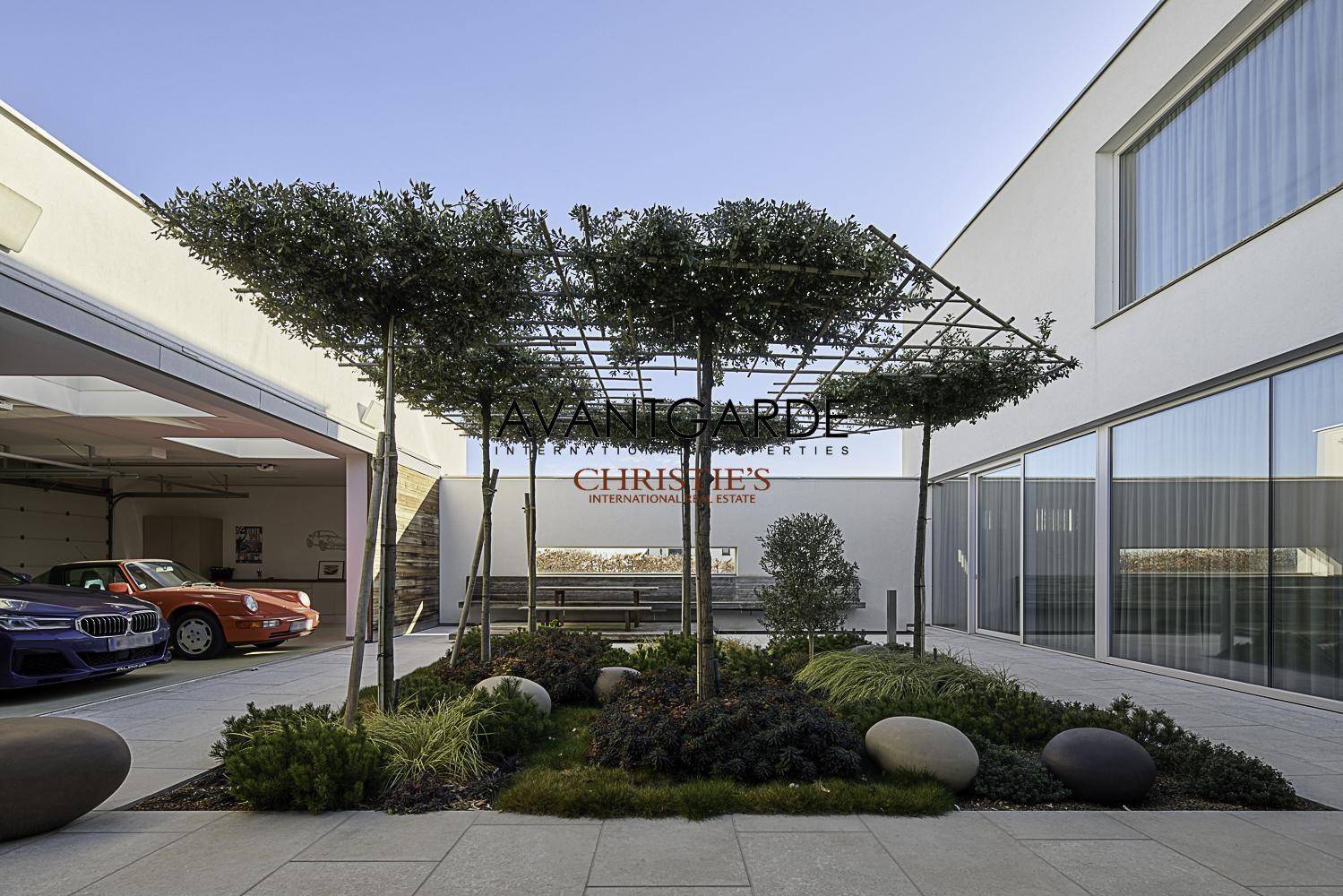 profphoto_3552 - STRATZING - exterior garage-1_web