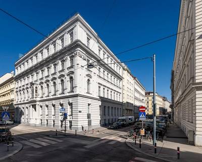 1-Zimmer-Dachgeschosswohnung mit Terrasse, 32 m², Landstraße, Landstraße