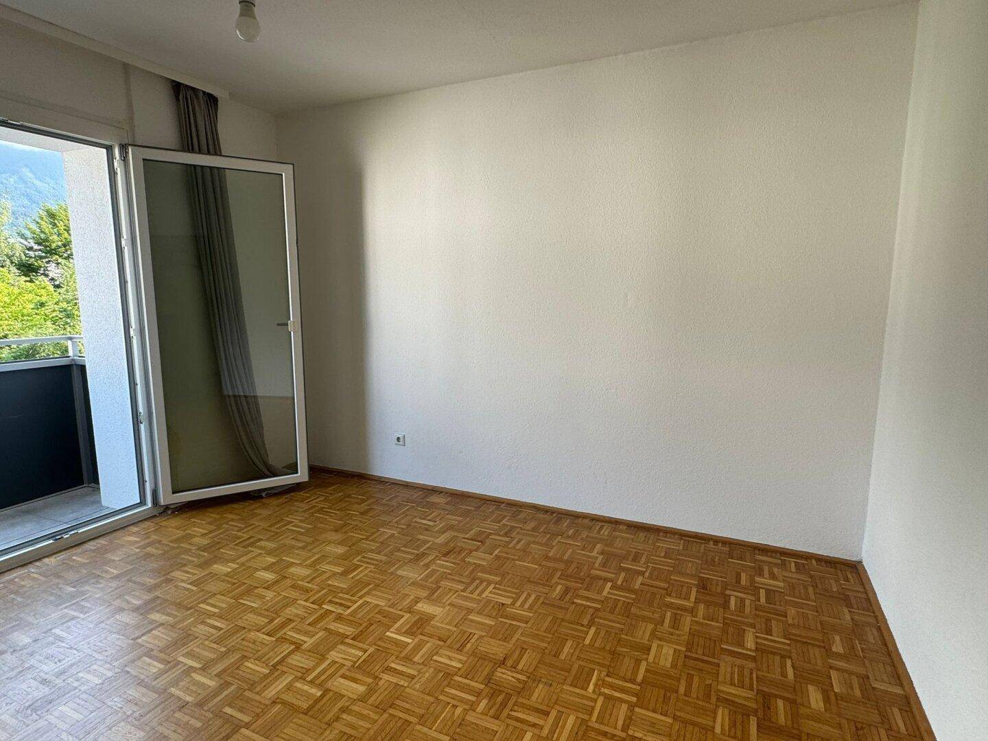 Schlafzimmer links