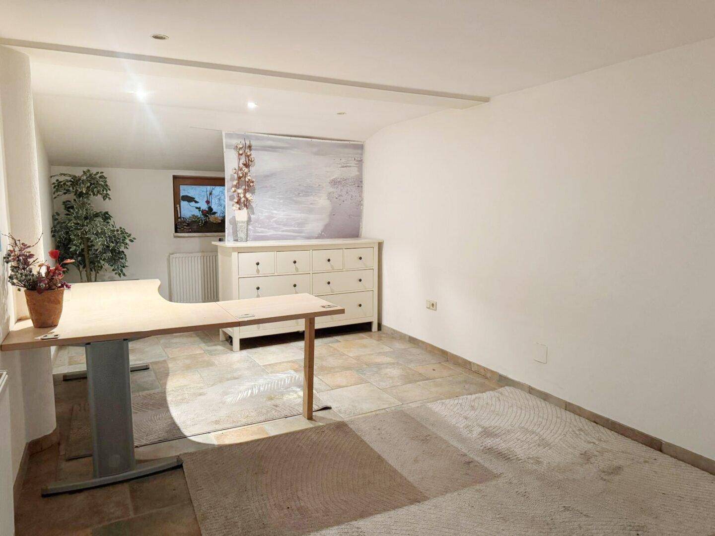 Ruhig gelegenes Mehrparteienhaus mit schöner Aussicht und viel Potenzial - Ansicht 6