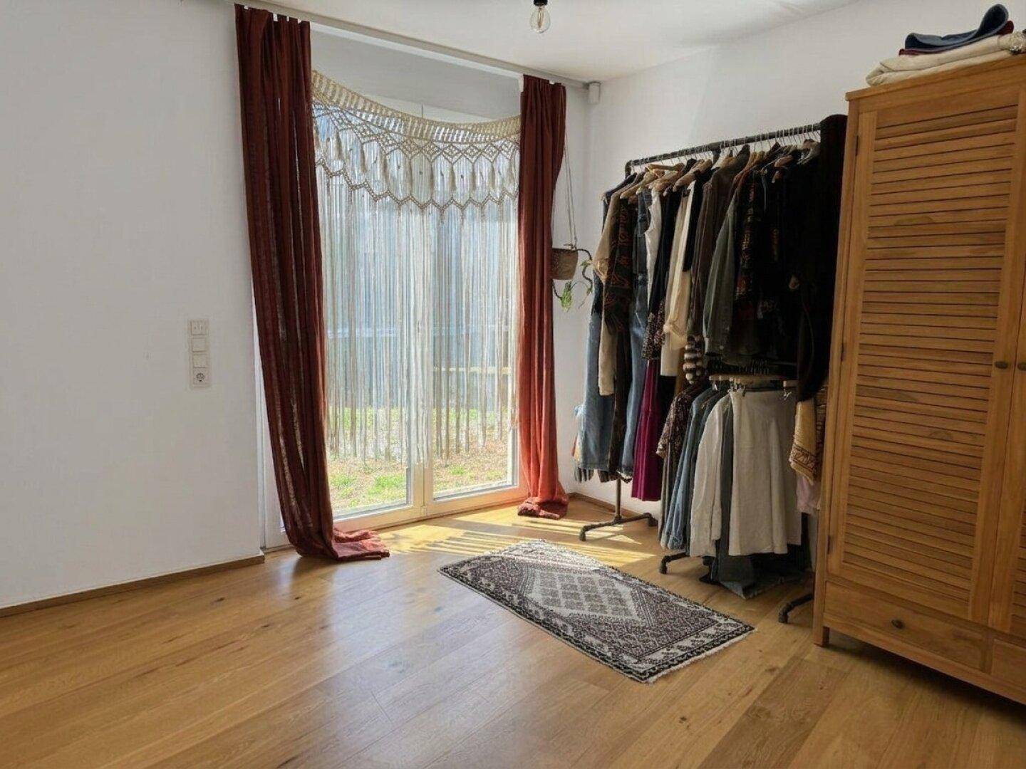 Schlafzimmer 1