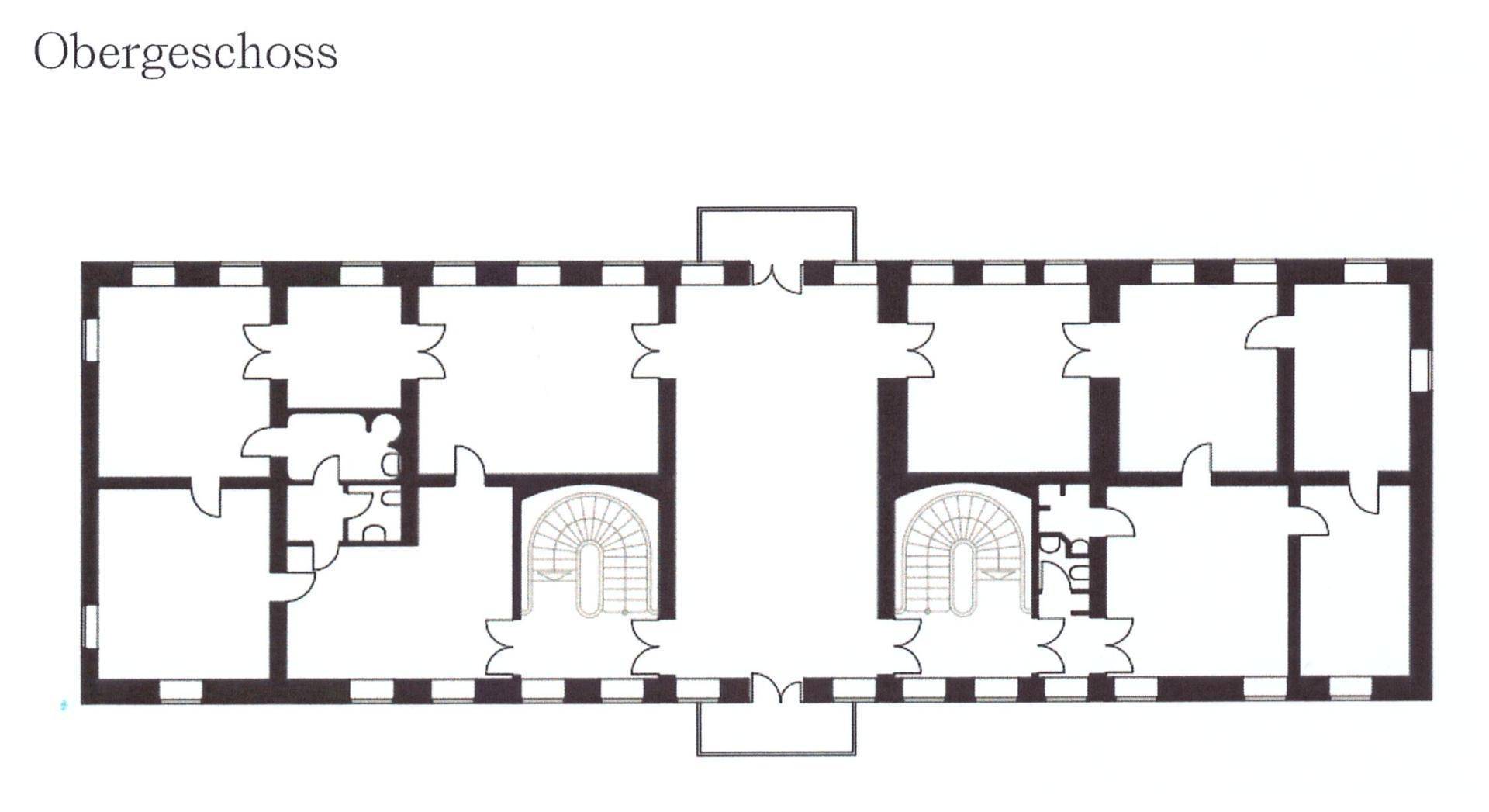 Grundriss des Obergeschosses mit zahlreichen Zimmern und zwei symmetrisch angeordneten Treppenhäusern.
