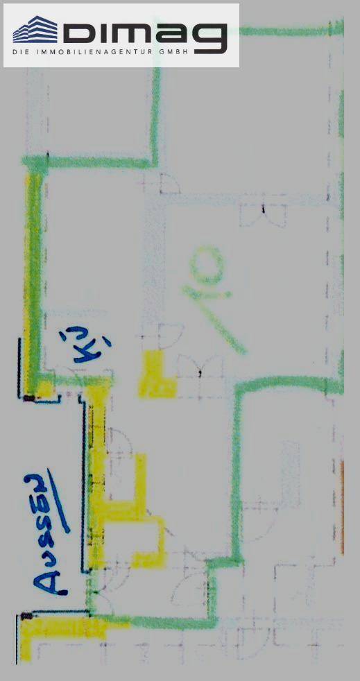 Handgezeichneter Grundriss mit markierten Bereichen und handschriftlichen Notizen.