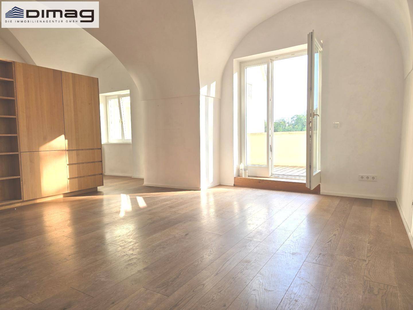 Schlossresidenz - eine prachtvolle Stil-Altbauwohnung mit Terrasse und Garten im Schloss - Exklusives Wohnen mit herrschaftlichem Flair – pohled 3