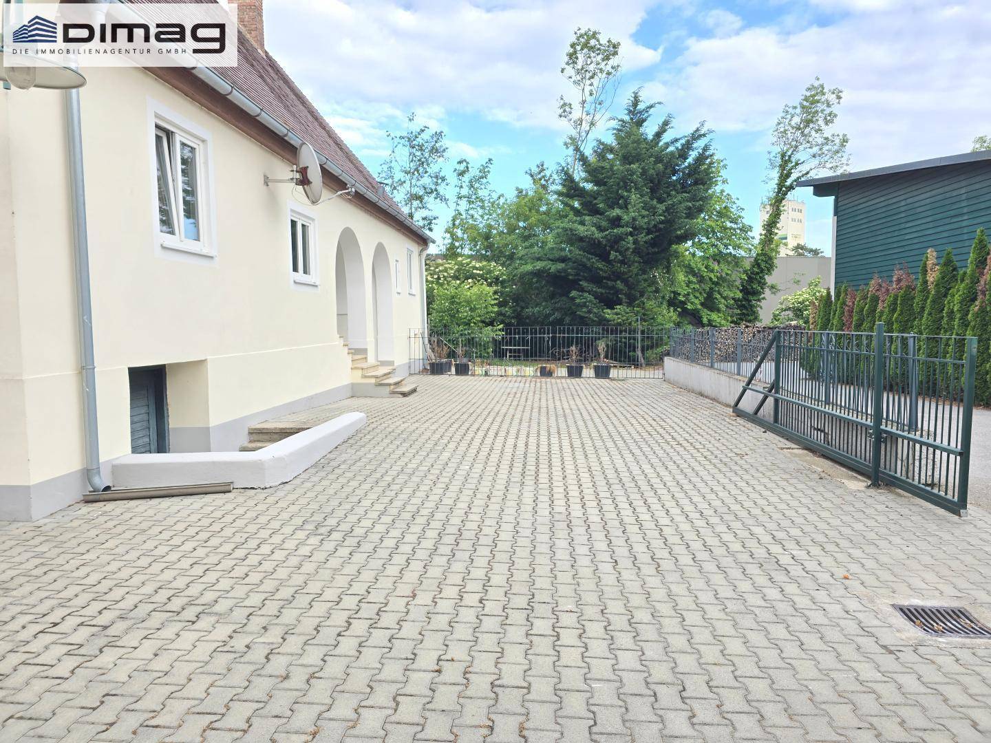Wohnen im Schlosspark Ambiente - Stilvolle, sehr sonnige Gartenwohnung mit Terrasse in der Schlossanlage in Schwadorf - Ansicht 4