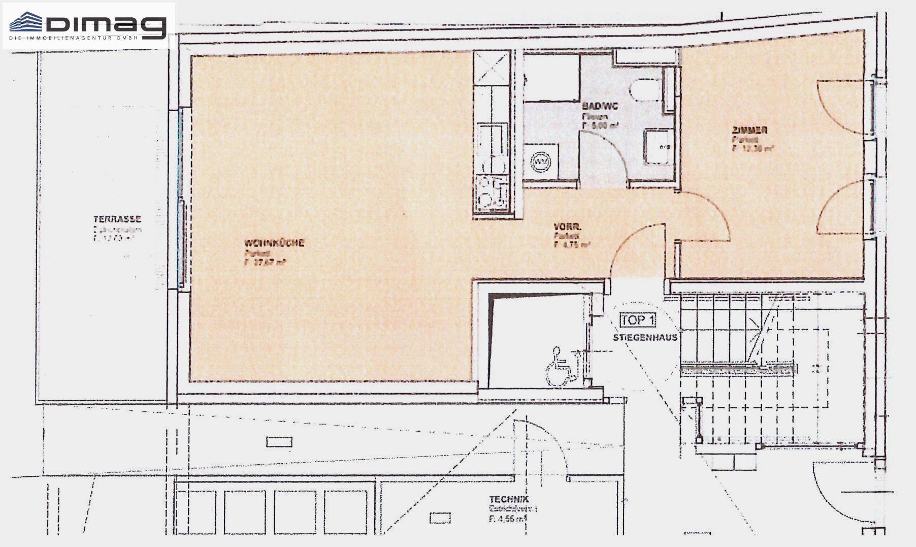 Grundriss für TOP 1 mit Wohnküche, Bad/WC und großer Terrasse im Erdgeschoss.