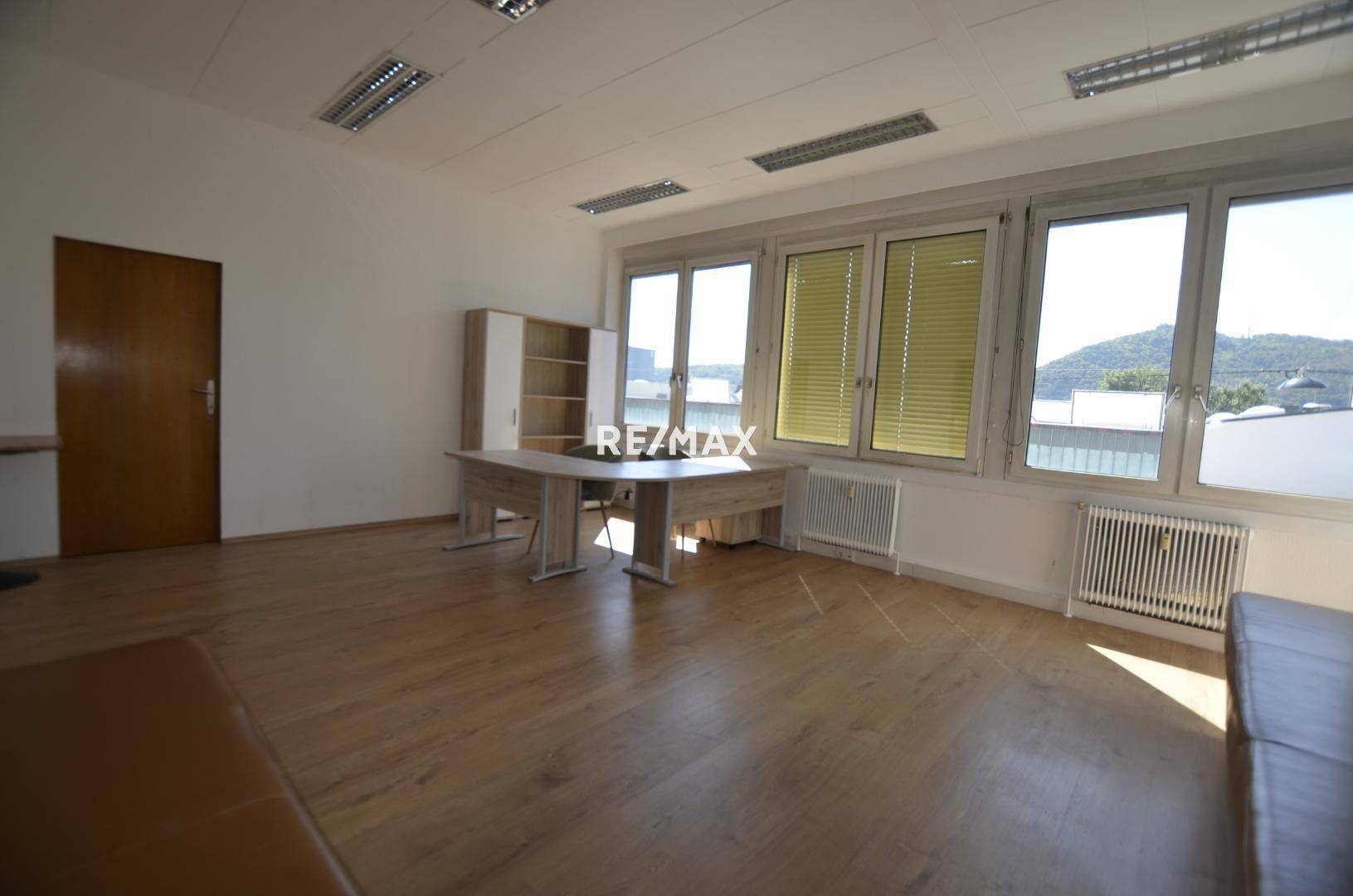 31 m² Bu¨robeispiel