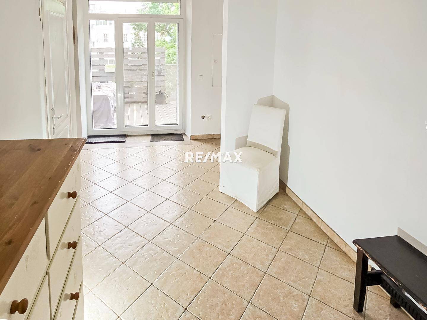 Vorzimmer_Blick Richtung Balkon