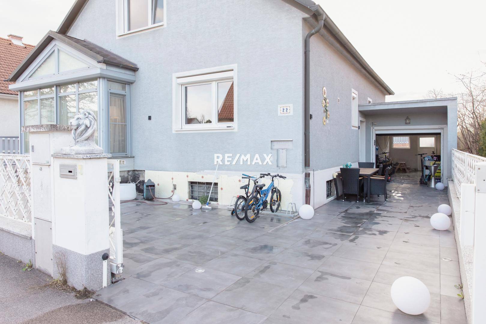 Einfahrt, Garage