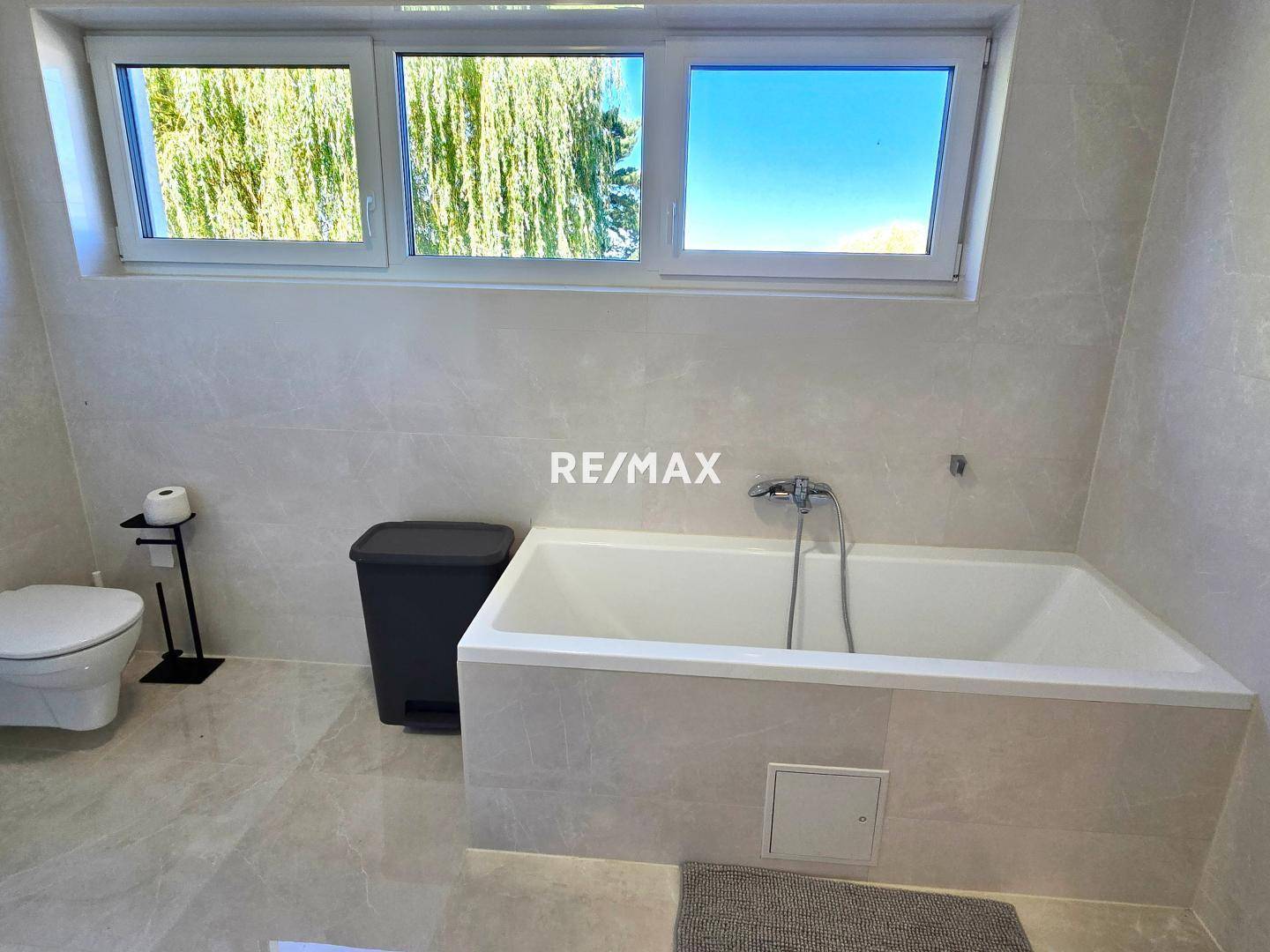 OG_Badezimmer_Wanne