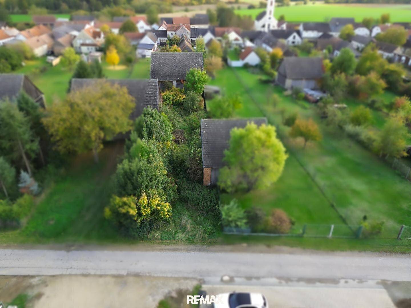 Zwei Wohnbereiche unter einem Dach – großes Haus mit Garten &amp; Nebengebäuden - Ansicht 3