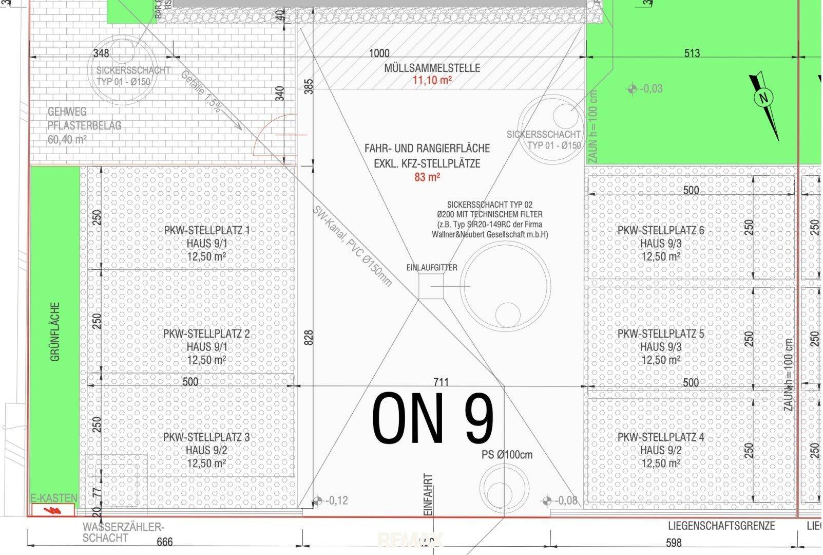 Außenbereichs-Grundriss mit mehreren PKW-Stellplätzen, Fahrfläche und Müllsammelstelle.