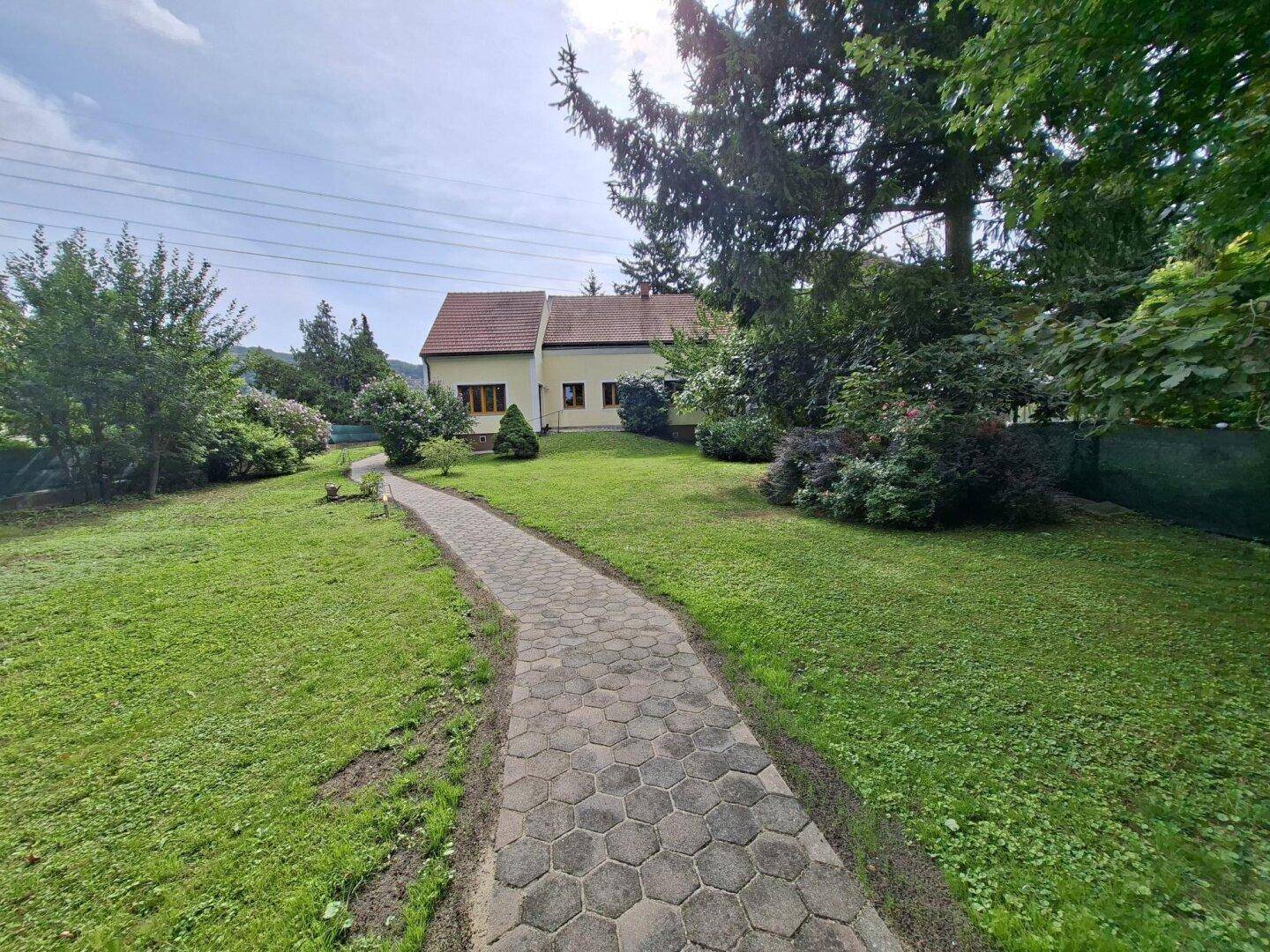 Hausansicht vom Garten