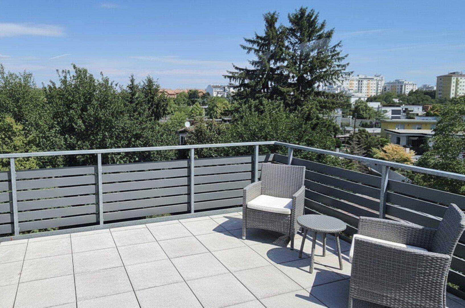 Aussicht Terrasse (Möbel, Bodenplatten, Geländer virtuell erstellt)