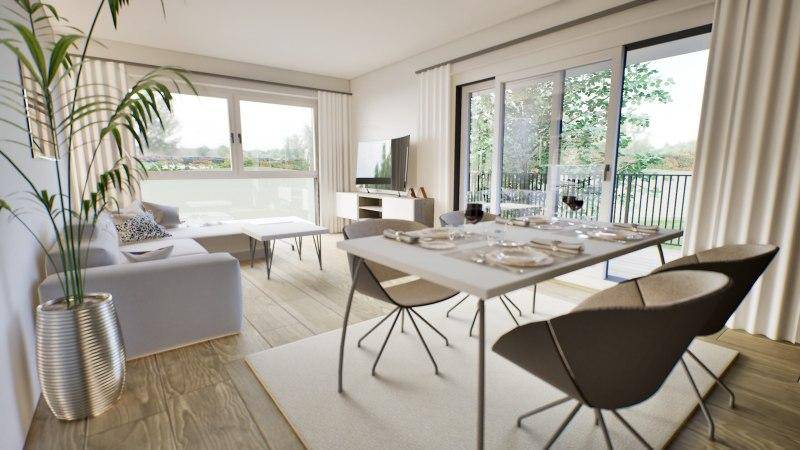 Heller Wohn-Essbereich mit modernem Mobiliar und Zugang zu einem Balkon.