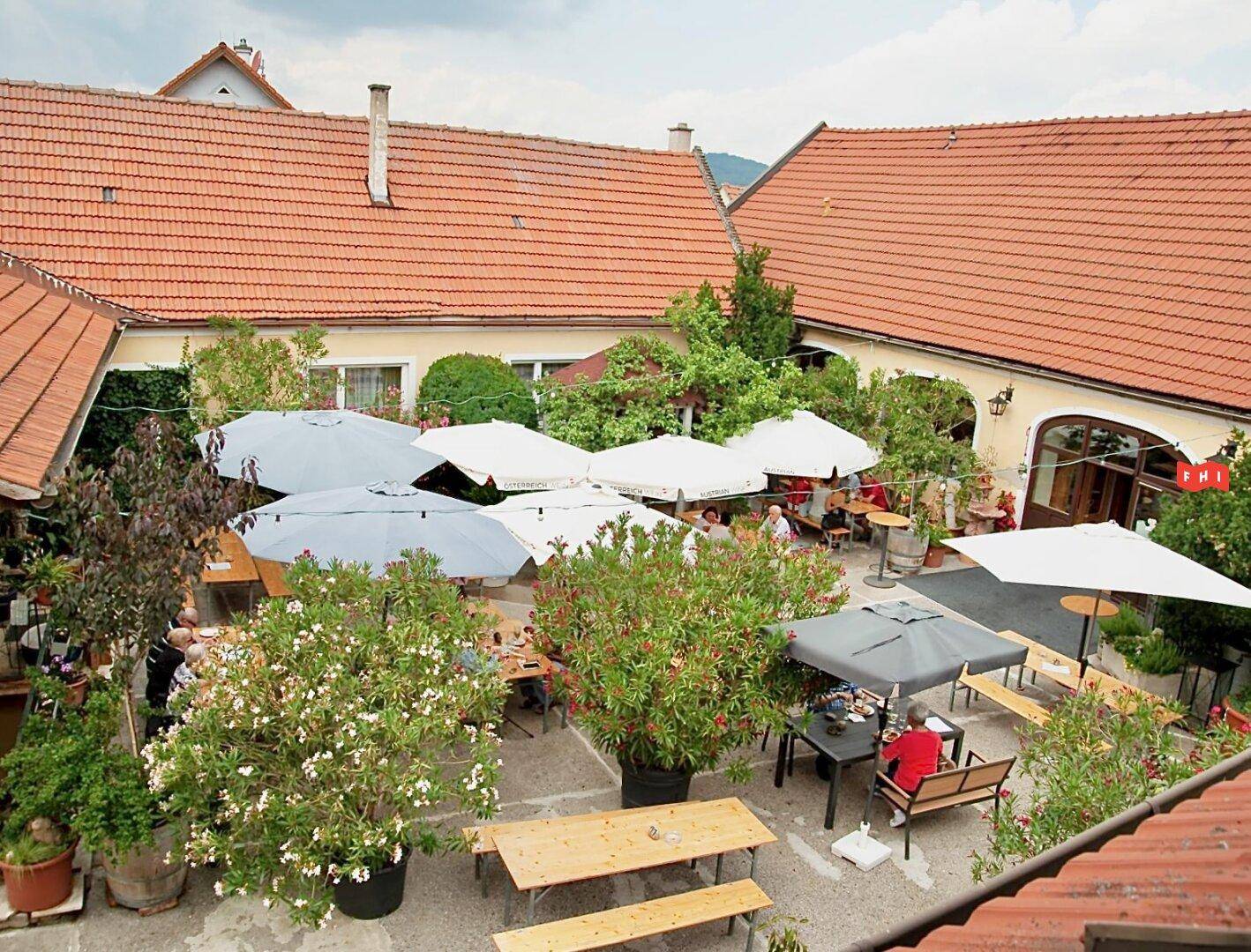 Tradititioneller Vierkanthof mit 2 Wohnhäusern, Heurigenlokal &amp; Hofladen Nähe Stift Göttweig bei Krems - Ansicht 4