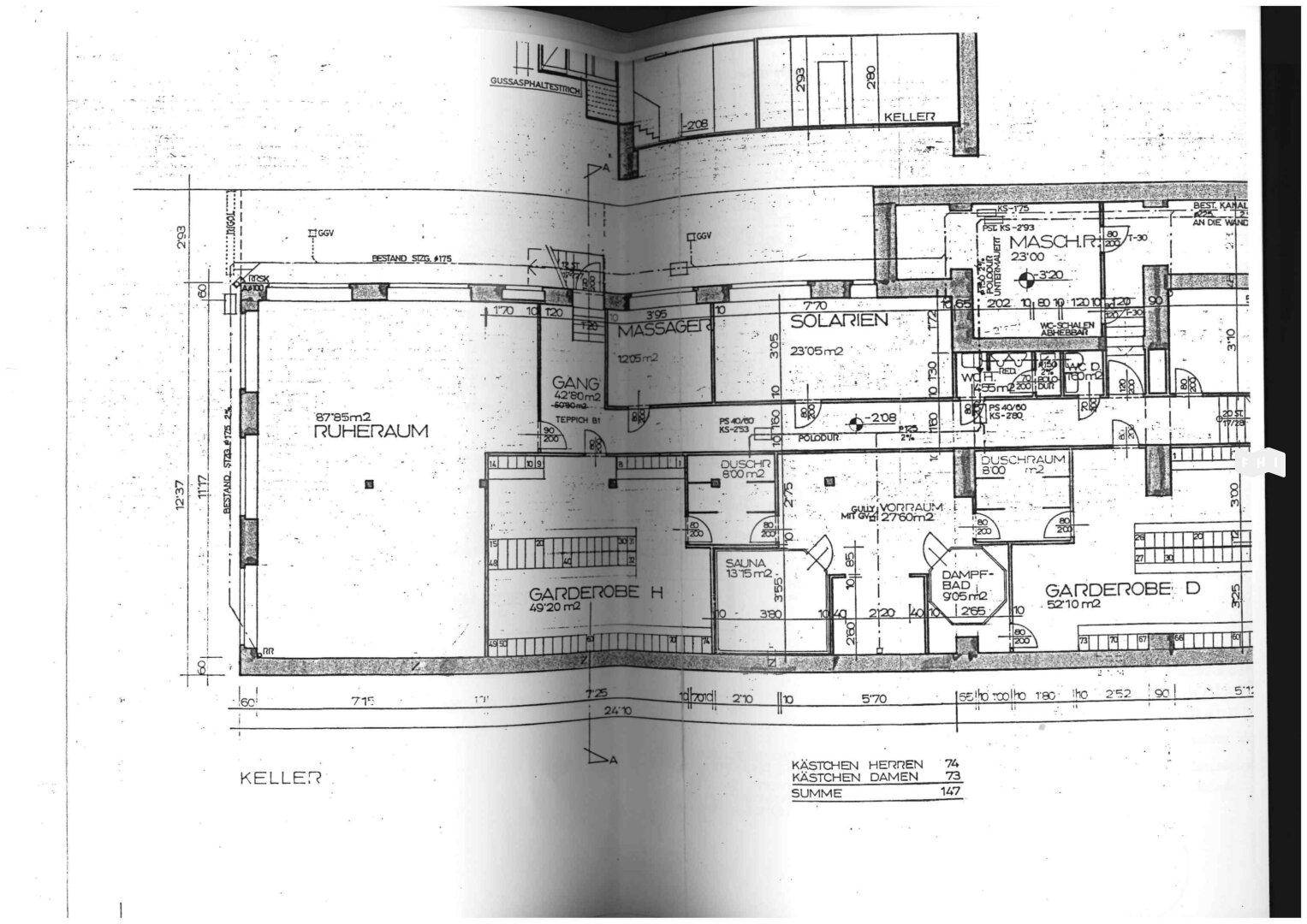 Grundriss des Kellergeschosses mit Bereichen für Massage, Solarien, Garderoben und Sanitäranlagen.
