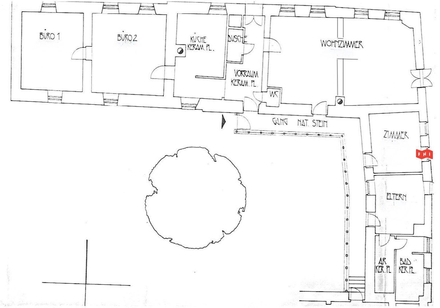 Grundriss des Erdgeschosses mit Büros, Küche, Bad und Wohnzimmer.