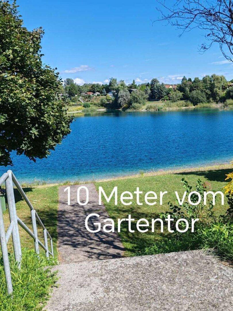Direkter Zugang zum Seeufer über einen kurzen Weg, nur wenige Meter vom Gartentor entfernt.