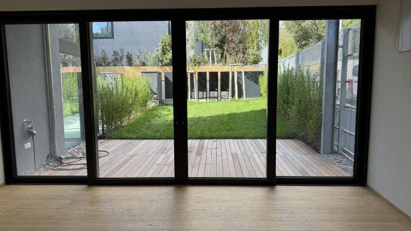 Top 1 Blick auf Garten