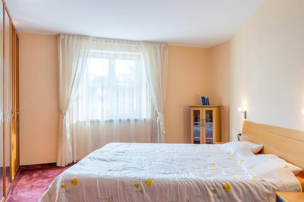 Haus mit weitläufigem Garten und Geschäftslokal - Ansicht 5