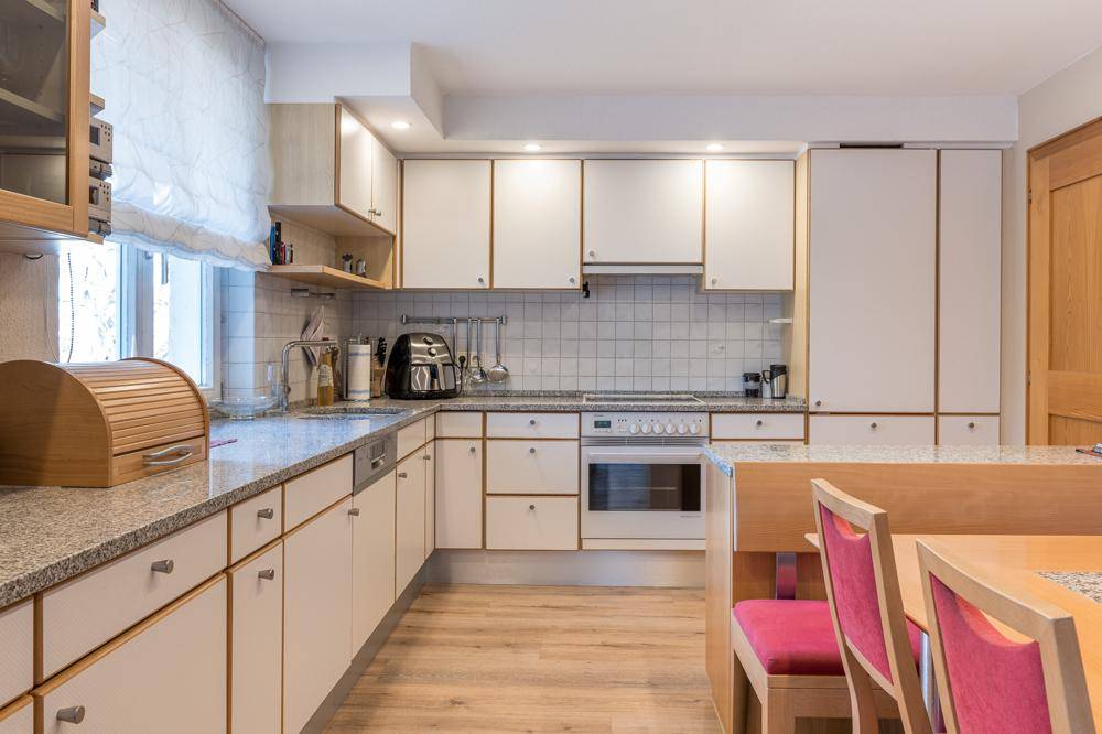Haus mit weitläufigem Garten und Geschäftslokal - Ansicht 2