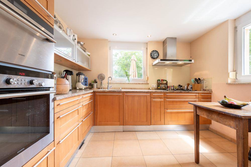 Schönes Haus mit großem Garten – pohled 6