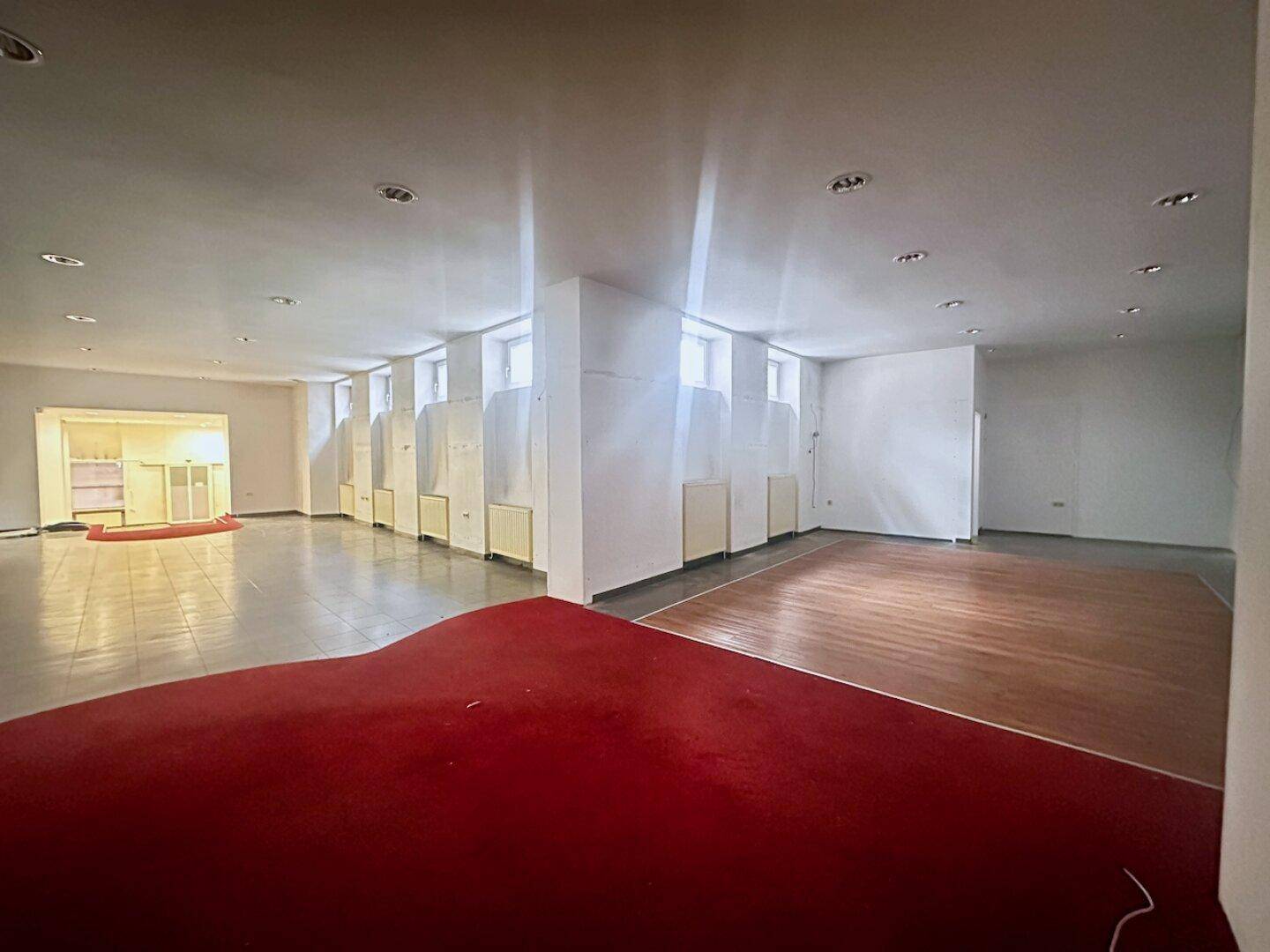 Geschäftslokal mit vielseitigen Nutzungsmöglichkeiten am Elterleinplatz – další