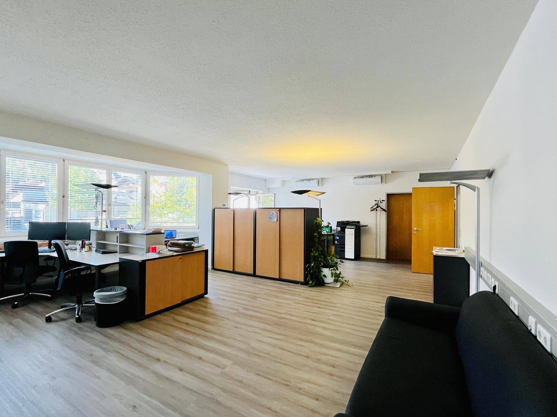 Attraktive, möblierte und klimatisierte Bürofläche am Stadtpark Kufstein - provisionsfrei! – další