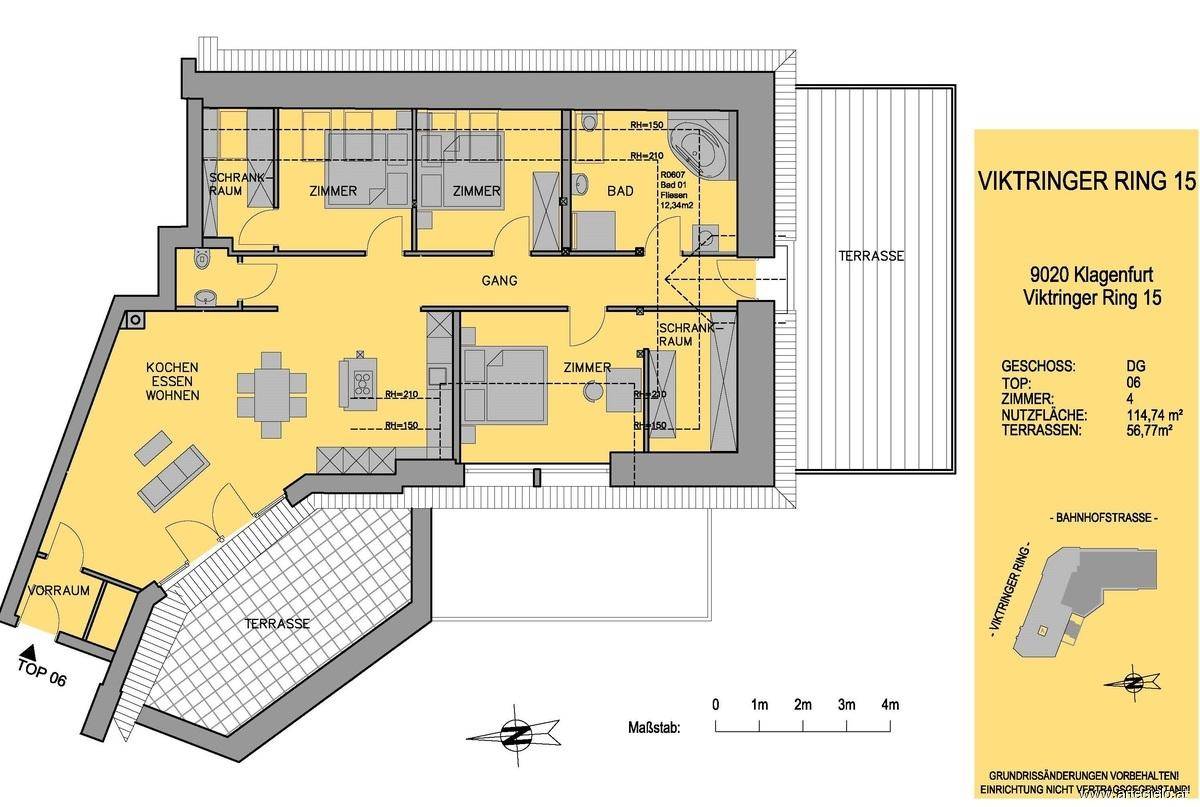 Grundriss des Dachgeschosses mit drei Zimmern, offener Küche und zwei Terrassen.