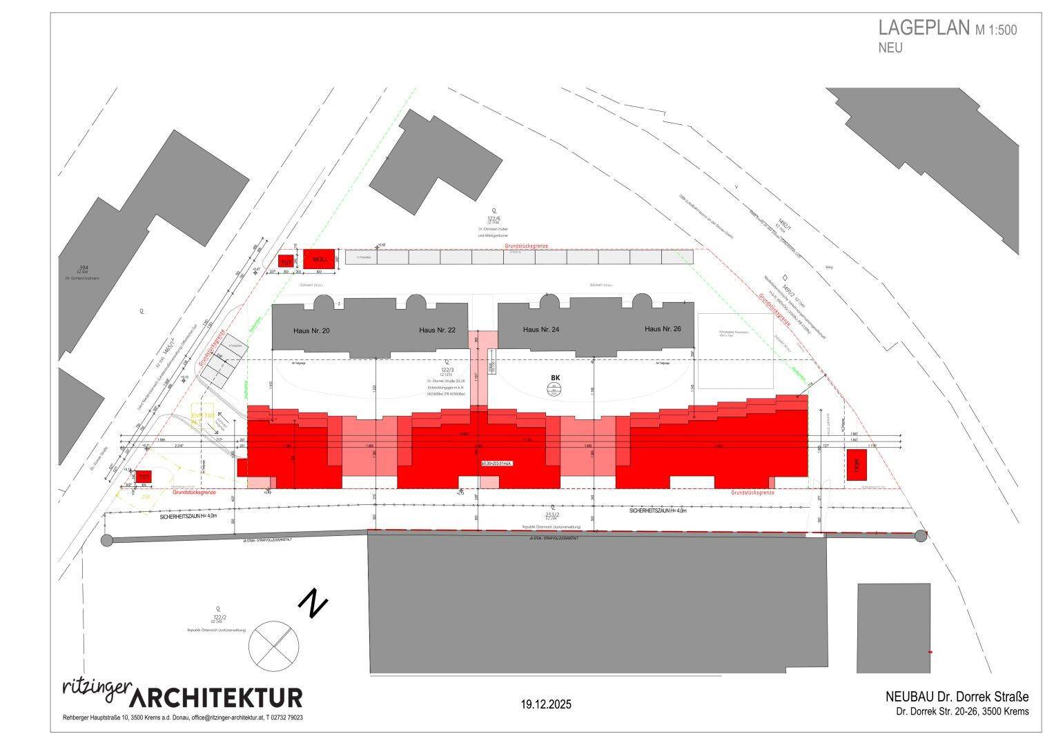 Lageplan des Neubauprojekts mit Gebäuden und umliegender Infrastruktur.