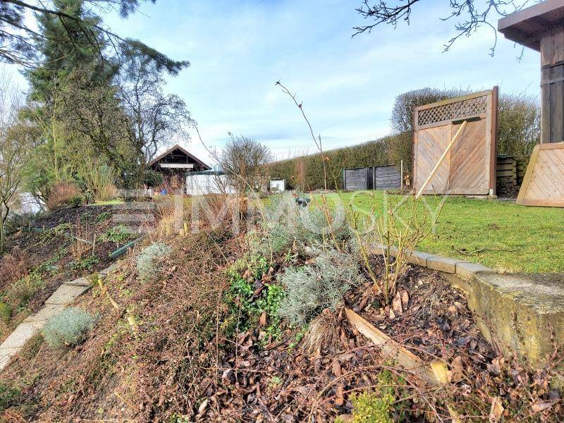 Blockhaus mit Baugrund