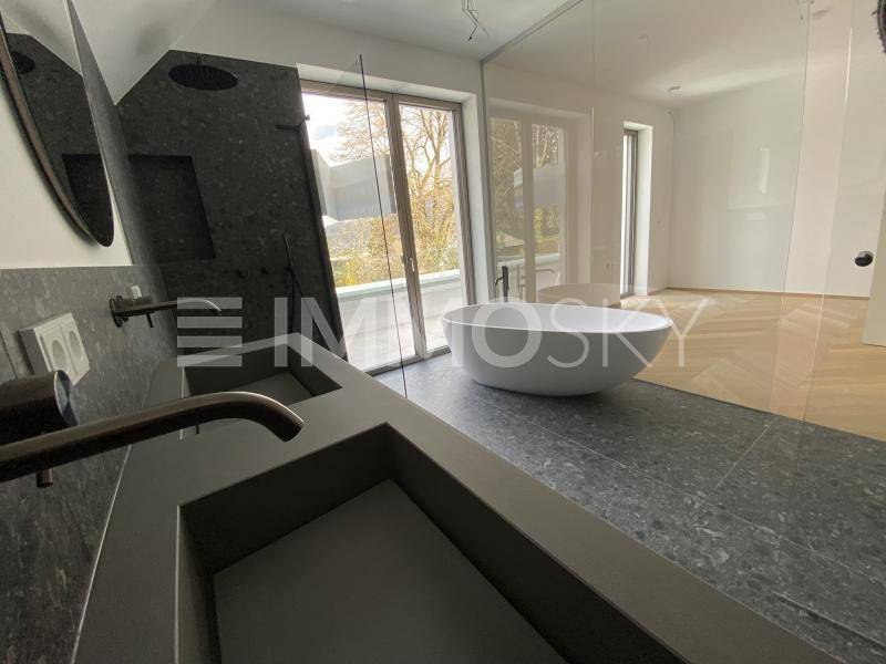 EINES DER LUXUSBADEZIMMER