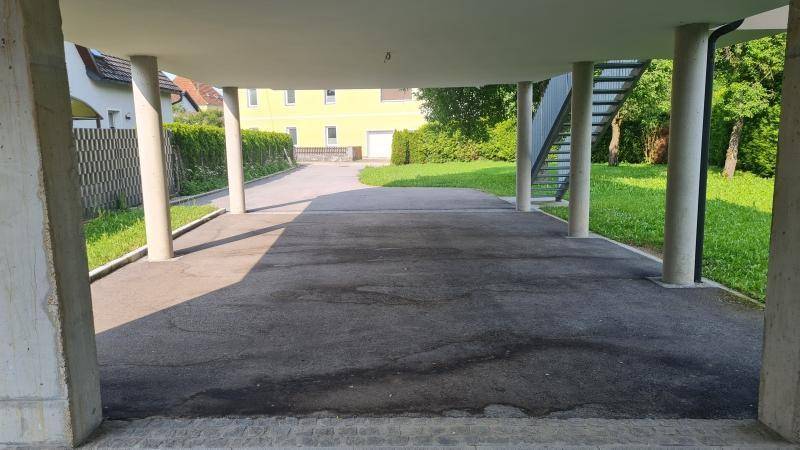 Überdacht parken bis zu vier Pkw