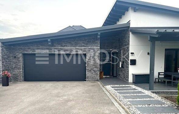 Bungalow mit Doppelgarage