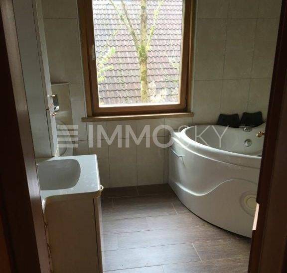 Bad mit Badewanne