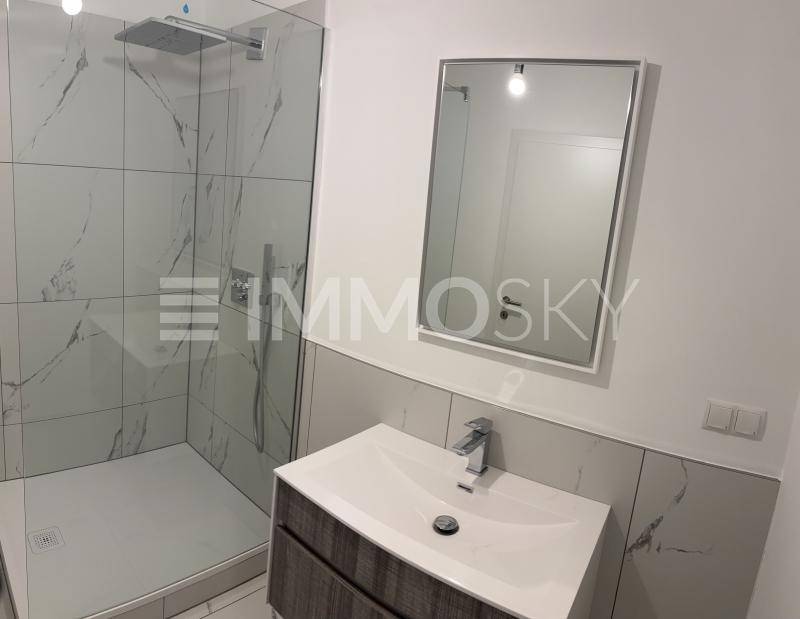 Modernes Badezimmer