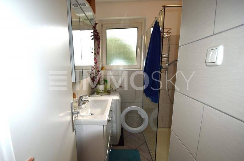 Badezimmer mit Dusche