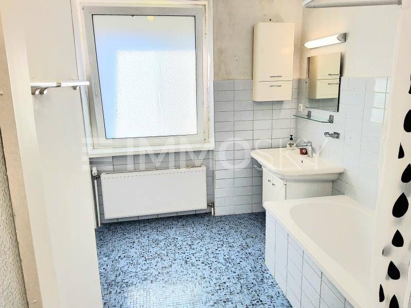 Bad mit Wanne und WC
