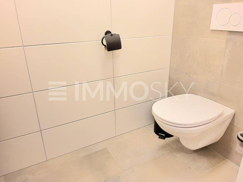 WC mit Waschbecken extra