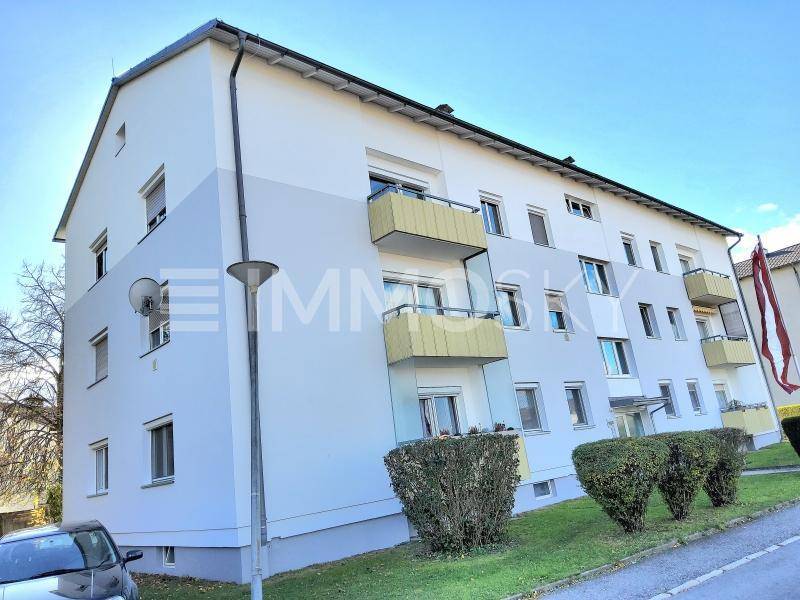 Gepflegtes Mehrparteienhaus im Grünen