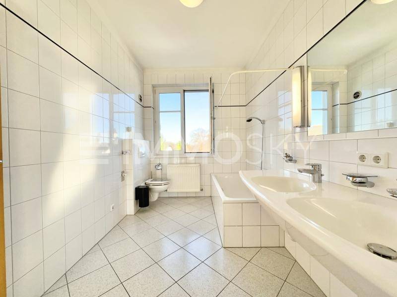 Sonniges Zuhause mit 2 Garagenplätzen - Ansicht 5