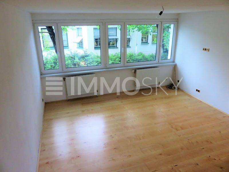 Reihenhaus mit kleinem Garten! monatlich EUR 1.600 Miete - Ansicht 2